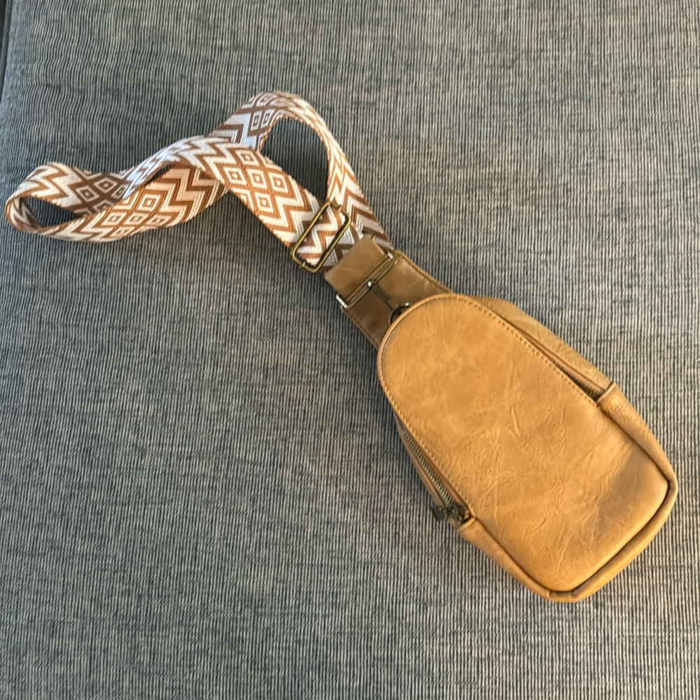 SLING BAG WITH REMOVABLE PRINTED STRAP